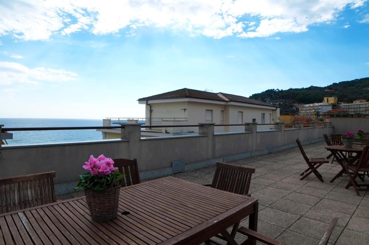 Villa Gioiosa 迪亚诺马里纳 外观 照片